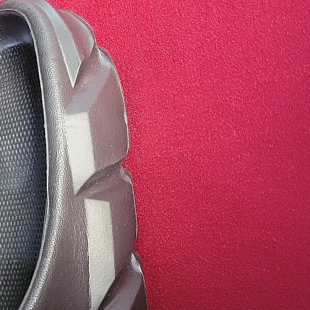 Mens slides - Picture 2 of 3
